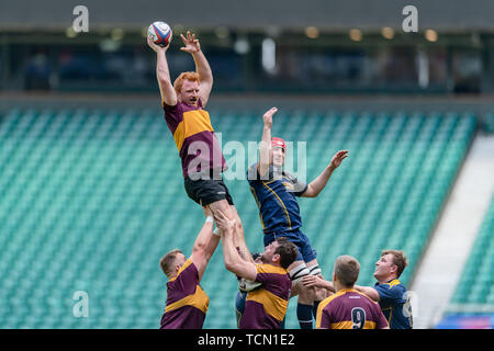 Londra, Regno Unito. 08th, Giu 2019. Leicestershire's Jamie Skerritt (sinistra) in azione durante il Bill Beaumont County Championship Division 2 finale: Surrey v Leicestershire a Twickenham Stadium di Sabato, 08 giugno 2019. Londra Inghilterra . (Solo uso editoriale, è richiesta una licenza per uso commerciale. Nessun uso in scommesse, giochi o un singolo giocatore/club/league pubblicazioni.) Credito: Taka G Wu/Alamy Live News Foto Stock