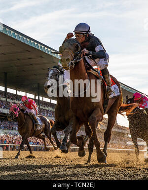 Elmont, New York, Stati Uniti d'America. Il 9 giugno, 2019. 08 Giugno: Sir Winston con Joel Rosario vince il Belmont Stakes di Belmont Park di Elmont, New York il 08 giugno, 2019. Evers/Eclipse Sportswire/CSM/Alamy Live News Foto Stock