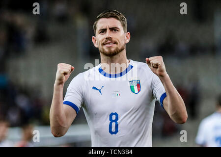 Atene, Grecia. 8 Giugno, 2019. L'Italia celebra Jorginho dopo la UEFA Euro 2020 Gruppo J il qualificatore soccer match in Atene, Grecia, Giugno 8, 2019. Credito: Panagiotis Moschandreou/Xinhua/Alamy Live News Foto Stock