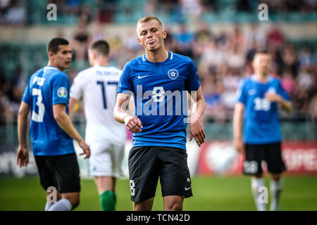 Tallinn, Estonia. Il giorno 08 Giugno, 2019. Vlasiy Sinyavskiy (8) visto durante l'Euro 2020 qualificatori gioco tra Estonia e Irlanda del Nord a Tallinn. (Punteggio finale; Estonia 1:2 Irlanda del Nord) Credito: SOPA Immagini limitata/Alamy Live News Foto Stock