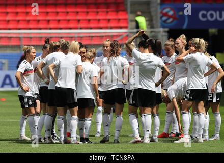 Rennes, Francia. Il giorno 08 Giugno, 2019. firo: 08.06.2019, calcio, le donne, le donne, 2018/2019, della Coppa del Mondo FIFA in Francia, Coppa del Mondo Donne, squadra nazionale, Germania, GER - Cina 1: 0 Giocatori Germania riscaldamento | Utilizzo di credito in tutto il mondo: dpa/Alamy Live News Foto Stock