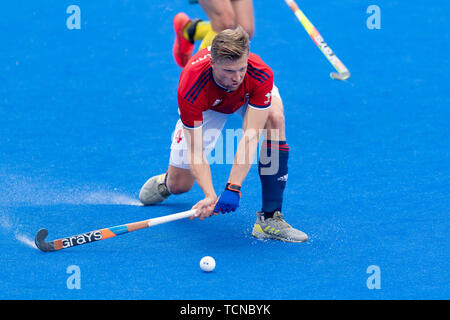 Londra, Regno Unito. 09Jun, 2019. WILLARS Ollie di Gran Bretagna durante il connettore FIH Pro League match tra Gran Bretagna vs Australia (uomini) a Lea Valley Hockey e il Centro Tennis di Domenica, 09 giugno 2019 a Londra Inghilterra. (Solo uso editoriale, è richiesta una licenza per uso commerciale. Nessun uso in scommesse, giochi o un singolo giocatore/club/league pubblicazioni.) Credito: Taka G Wu/Alamy Live News Foto Stock