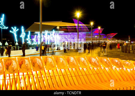 Più installazioni di luce all'area Rocks di Sydney con la Sydney Opera House in background durante il vivido. Foto Stock