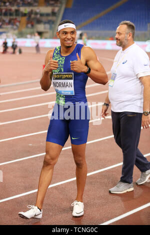 Roma, Italia - Jun 06: Michael Norman NEGLI STATI UNITI D' AMERICA compete in Uomini 110m ostacoli evento durante la IAAF Diamond League 2019 Golden Gala Pietro Mennea in ro Foto Stock