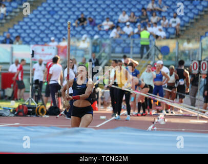 Roma, Italia - Jun 06: Angelica Bengtsson compete in donne caso Pole Vault durante la IAAF Diamond League 2019 Golden Gala Pietro Mennea a Roma Foto Stock