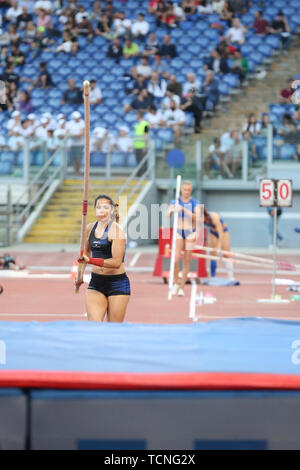 Roma, Italia - Jun 06: Angelica Bengtsson compete in donne caso Pole Vault durante la IAAF Diamond League 2019 Golden Gala Pietro Mennea a Roma Foto Stock