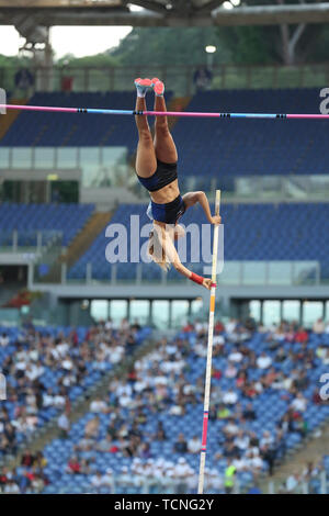 Roma, Italia - Jun 06: Angelica Bengtsson compete in donne caso Pole Vault durante la IAAF Diamond League 2019 Golden Gala Pietro Mennea a Roma Foto Stock