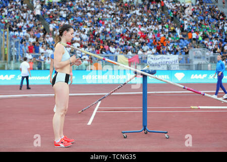 Roma, Italia - Jun 06: Ninon Romarin Guillon di Francia compete in donne caso Pole Vault durante la IAAF Diamond League 2019 Golden Gala Pietro Me Foto Stock