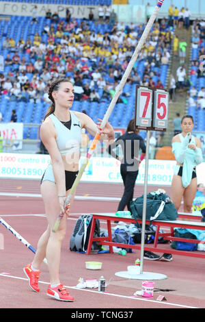 Roma, Italia - Jun 06: Ninon Romarin Guillon di Francia compete in donne caso Pole Vault durante la IAAF Diamond League 2019 Golden Gala Pietro Me Foto Stock