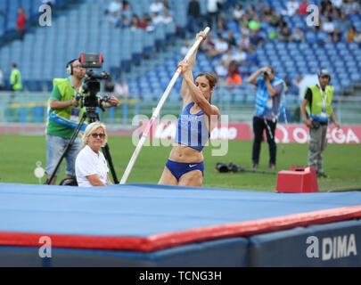 Roma, Italia - Jun 06: Katerina Stefanidi della Grecia compete in donne caso Pole Vault durante la IAAF Diamond League 2019 Golden Gala Pietro Menne Foto Stock