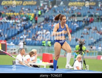 Roma, Italia - Jun 06: Katerina Stefanidi della Grecia compete in donne caso Pole Vault durante la IAAF Diamond League 2019 Golden Gala Pietro Menne Foto Stock