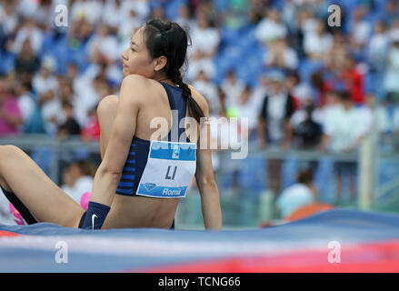 Roma, Italia - Jun 06: Ling Li di Cina compete in donne caso Pole Vault durante la IAAF Diamond League 2019 Golden Gala Pietro Mennea a Roma Foto Stock