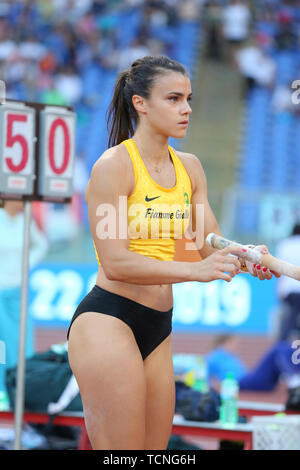 Roma, Italia - Jun 06: Sonia Malavisi dell Italia compete in donne caso Pole Vault durante la IAAF Diamond League 2019 Golden Gala Pietro Mennea in Foto Stock