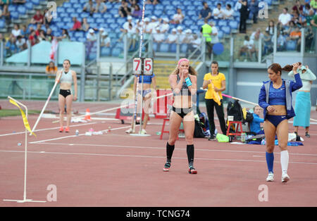 Roma, Italia - Jun 06: Sandi Morris DI STATI UNITI D'AMERICA compete in donne caso Pole Vault durante la IAAF Diamond League 2019 Golden Gala Pietro Mennea a Roma Foto Stock