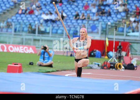 Roma, Italia - Jun 06: Sandi Morris DI STATI UNITI D'AMERICA compete in donne caso Pole Vault durante la IAAF Diamond League 2019 Golden Gala Pietro Mennea a Roma Foto Stock