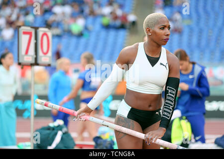 Roma, Italia - Jun 06: Yarisley Silva di Cuba compete in donne caso Pole Vault durante la IAAF Diamond League 2019 Golden Gala Pietro Mennea in R Foto Stock