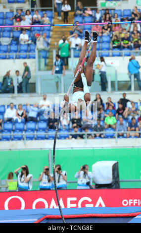 Roma, Italia - Jun 06: Yarisley Silva di Cuba compete in donne caso Pole Vault durante la IAAF Diamond League 2019 Golden Gala Pietro Mennea in R Foto Stock