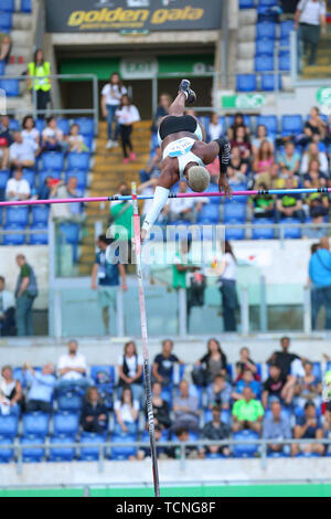 Roma, Italia - Jun 06: Yarisley Silva di Cuba compete in donne caso Pole Vault durante la IAAF Diamond League 2019 Golden Gala Pietro Mennea in R Foto Stock