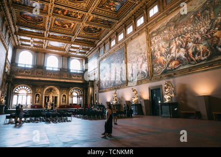 Firenze, Italia - 24 Giugno 2018: vista panoramica di interni e di arti di Palazzo Vecchio è il municipio di Firenze Foto Stock