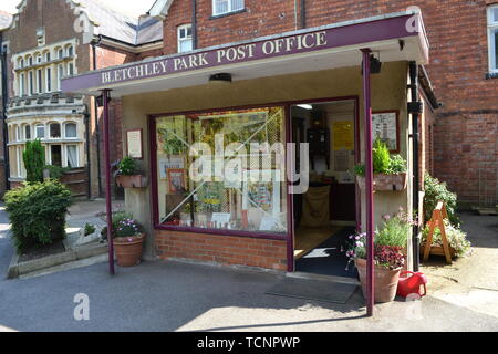 Bletchley Park Post Office nel 2014. Vicino a Milton Keynes, Buckinghamshire, UK. Il Post Office è ora chiuso. Foto Stock