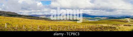 Vista panoramica del Great Glen o Glen More con il Loch Knockie in background Foto Stock