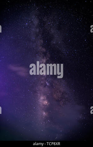Gansu Gannan Xia Fiume Sangke Prairie notte estiva Via Lattea cielo stellato Foto Stock