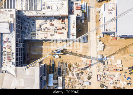 Costruzione di un nuovo edificio pubblico. antenna vista superiore della città sito in costruzione. Foto Stock