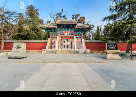 Il Mengzi Mengmiao Lingxing Gate, Zoucheng Città, Provincia di Shandong Foto Stock