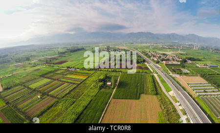 Riprese aeree campi e strade Foto Stock