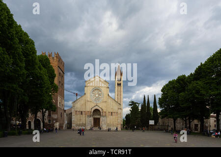 VERONA, Italia - 17 aprile 2017: Basilica di San Zeno Maggiore Foto Stock