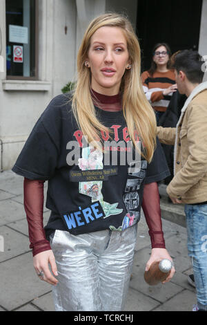 Ellie Goulding per promuovere il suo nuovo singolo "vicino a me' a Kiss e Radio BBC Radio One Studios - Londra dotata: Ellie Goulding dove: Londra, Regno Unito quando: 09 maggio 2019 Credit: WENN.com Foto Stock