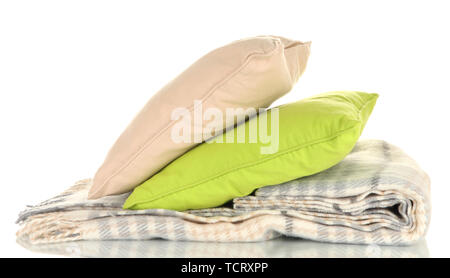 A scacchi di lana plaid e cuscini, isolato su bianco Foto Stock