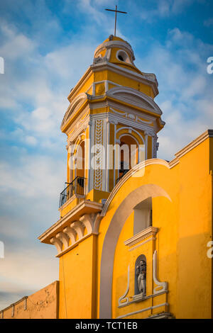 Il Templo del Ex-Hospital de San Roque è una storica chiesa nella città di Puebla, nello stato messicano di Puebla. --- Puebla, formalmente Heroica Pueb Foto Stock