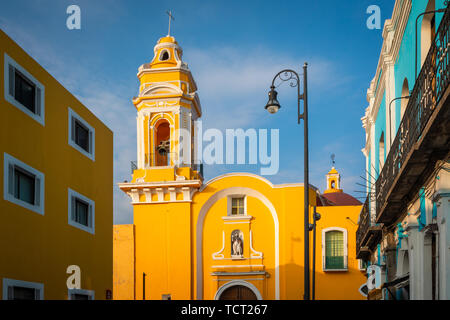 Il Templo del Ex-Hospital de San Roque è una storica chiesa nella città di Puebla, nello stato messicano di Puebla. --- Puebla, formalmente Heroica Pueb Foto Stock