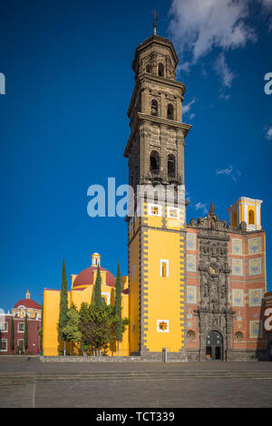 Templo de San Francisco de Asis è un tempio cattolico che appartiene alla giurisdizione ecclesiastica dell arcidiocesi di Puebla, Messico. Foto Stock