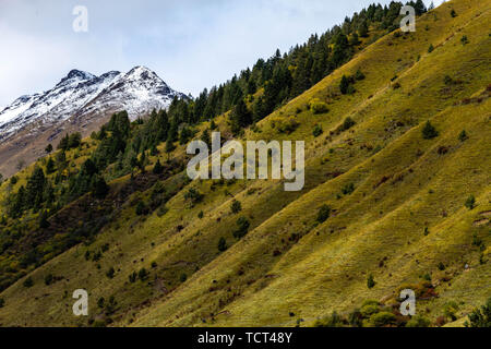 Autunno scenario di montagna Mengpen Foto Stock