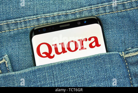 MONTREAL, Canada - 23 dicembre 2018: Quora android app e logo sul Samsung s8 schermo. Quora è un americano di domanda e risposta sito web dove domanda Foto Stock