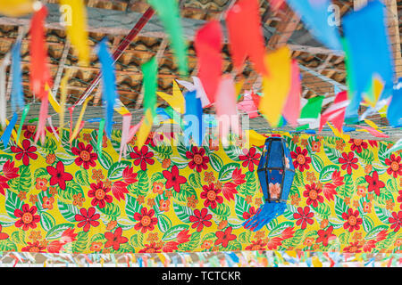 Festa Junina, Sao Joao, con Party di piccole bandiere colorate e palloncino decorativo accade in giugno, prevalentemente nel Nord-est del Brasile. Foto Stock