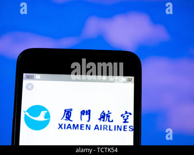 Kiev, Ucraina. Il 9 giugno, 2019. In questa foto illustrazione il logo XiamenAir si vede visualizzato su uno smartphone. Credito: Igor Golovniov SOPA/images/ZUMA filo/Alamy Live News Foto Stock