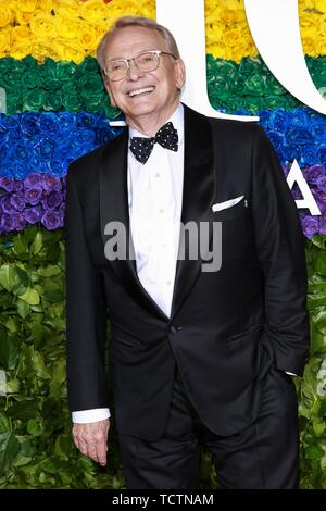 Bob Mackie presso gli arrivi per 73rd annuale di Tony Awards, Radio City Music Hall al Rockefeller Center di New York, NY Giugno 9, 2019. Foto di: Jason Mendez/Everett Collection Foto Stock