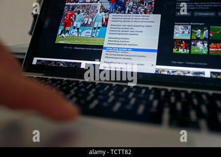Eindhoven, Paesi Bassi. Decimo Giugno, 2019. EINDHOVEN, 10-06-2019, immagine illustrativa di hacker download di file. Credito: Pro scatti/Alamy Live News Foto Stock