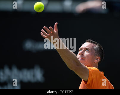 Stuttgart, Germania. Decimo Giugno, 2019. Tennis: Atp-Tour - Stuttgart, singolo, uomini, 1° turno: KOHLSCHREIBER: risultati nei (Germania) - Kecmanovic (Serbia). Philipp KOHLSCHREIBER: risultati nei apre la porta. Credito: Sila Stein/dpa/Alamy Live News Foto Stock