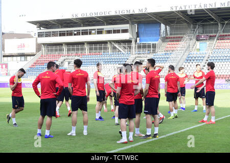 Olomouc, Repubblica Ceca. 09 Giugno, 2019. In Montenegro National Soccer team si allena prima di UEFA EURO 2020 qualifica, gruppo A, Repubblica Ceca vs Montenegro corrispondono, in data 9 giugno 2019, a Olomouc, Repubblica Ceca. Credito: Ludek Perina/CTK foto/Alamy Live News Foto Stock