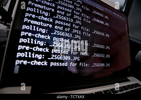 Eindhoven, Paesi Bassi. Decimo Giugno, 2019. EINDHOVEN, 10-06-2019, immagine illustrativa di hacker download di file. Credito: Pro scatti/Alamy Live News Foto Stock