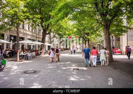 WEIMAR, Germania - circa luglio, 2019: Schillerstrasse di Weimar in Turingia, Germania Foto Stock