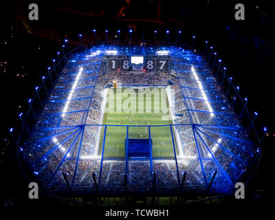 Lo stadio illuminato in Miniatur Wunderland di Amburgo Germania Foto Stock