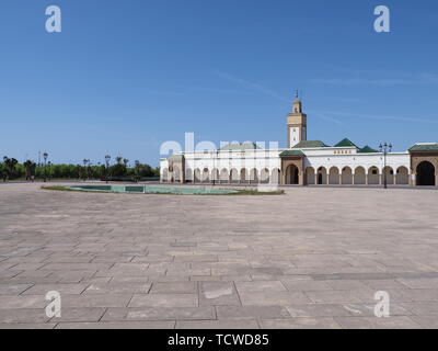 Moschea Ahl Fas a piazza vicino palazzo reale nella città capitale di Rabat in Marocco Foto Stock
