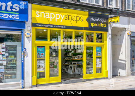 Un ramo di Snappy scatta a Bromley Piazza del Mercato, a sud di Londra. Foto Stock