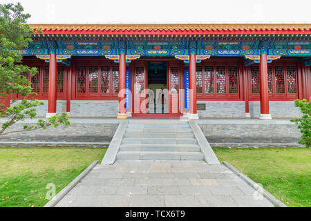 A est e a ovest del Tempio di Confucio in Suixi, nella provincia di Guangdong Foto Stock