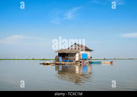 Le case galleggianti sul lago, lago Tempe, Sengkang, Indonesia, Asia sud-orientale, Asia Foto Stock